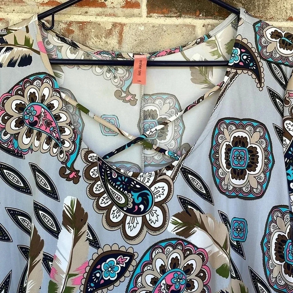 Honeyme Curvy Medallion Feather Paisley Criss Cross Neckline Dress - Picture 7 of 8